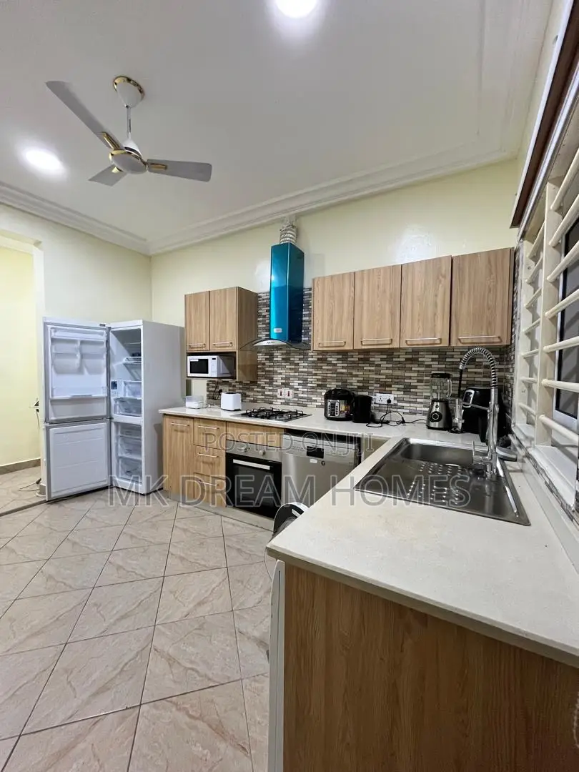Furnished 2bdrm Apartment in School Junction for rent