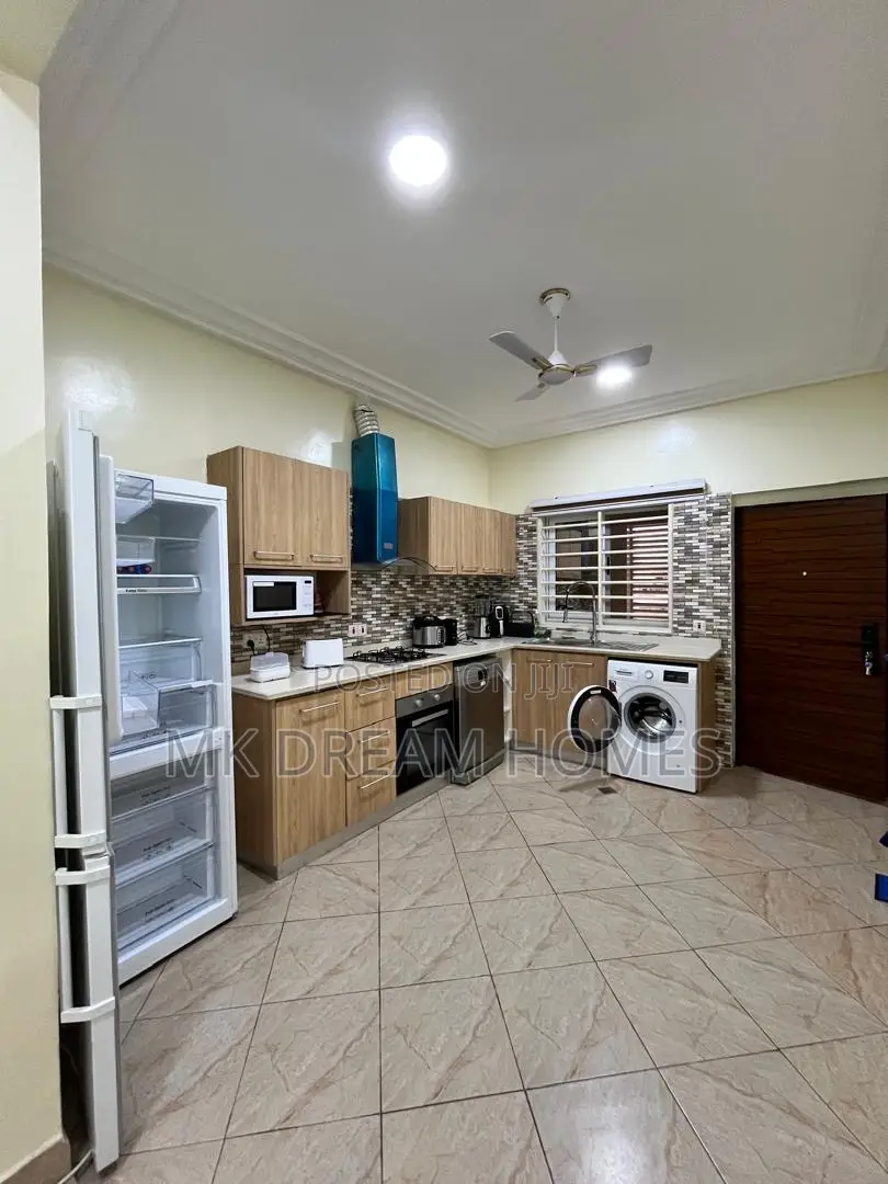 Furnished 2bdrm Apartment in School Junction for rent