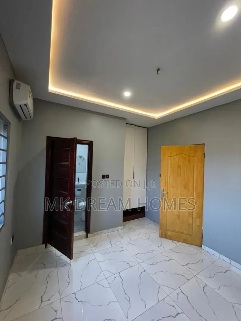 3bdrm House in Lake Side Estate for sale