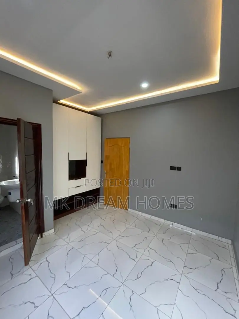 3bdrm House in Lake Side Estate for sale