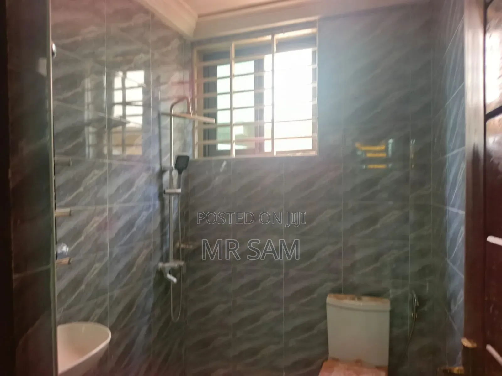 5bdrm House in Kakraba To Adade, Kasoa for sale