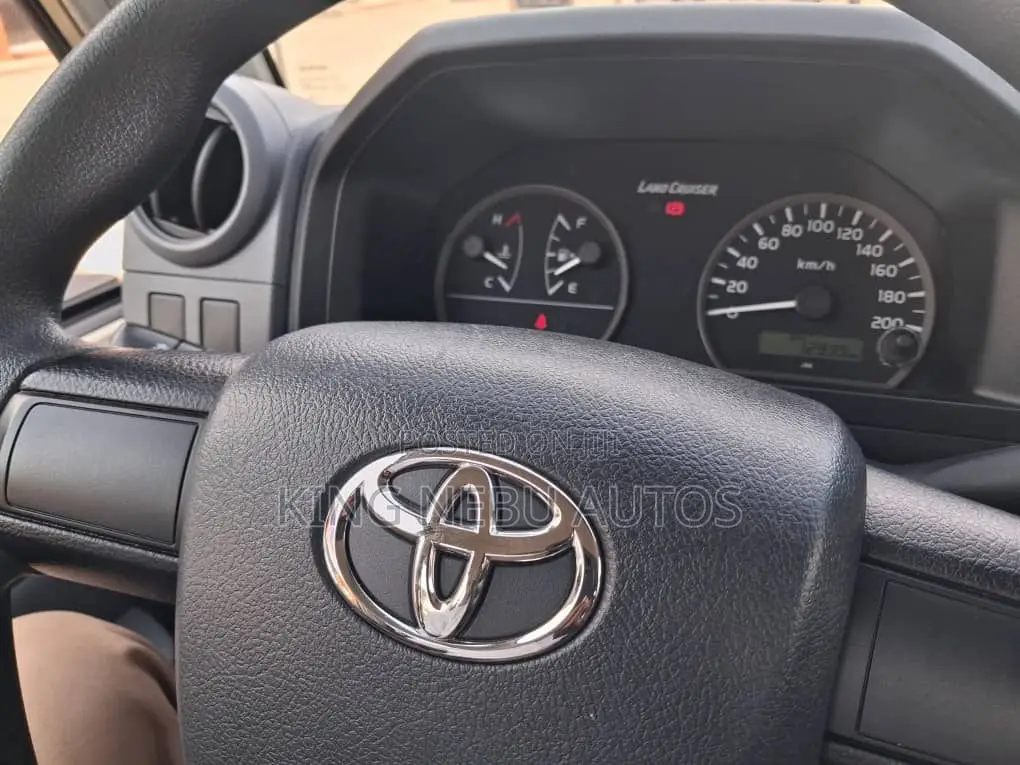 Toyota Land Cruiser 79 Series 2025 Gold