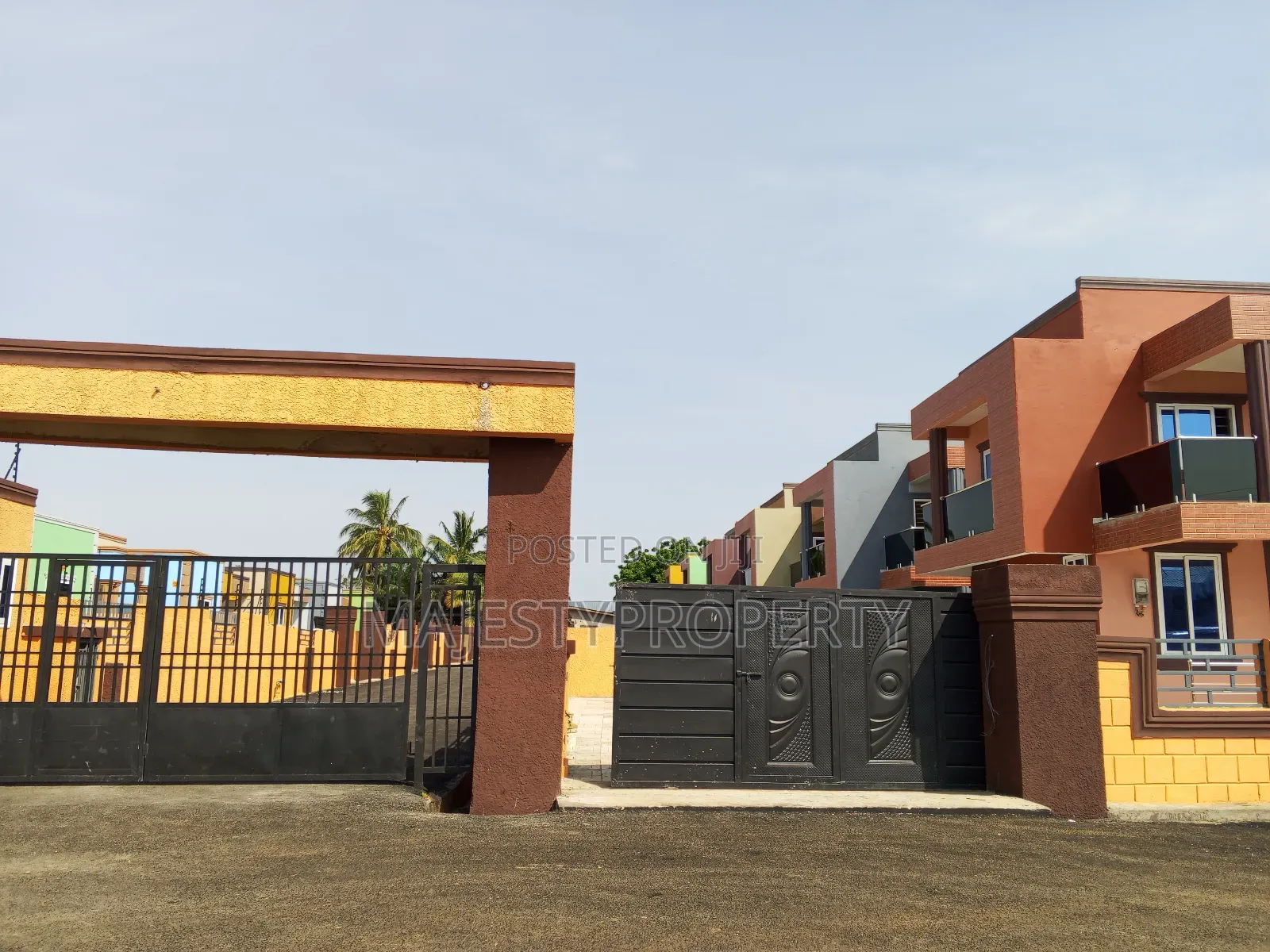 4bdrm Duplex in Shell Signboard, Spintex for rent