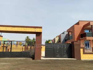 4bdrm Duplex in Shell Signboard, Spintex for rent