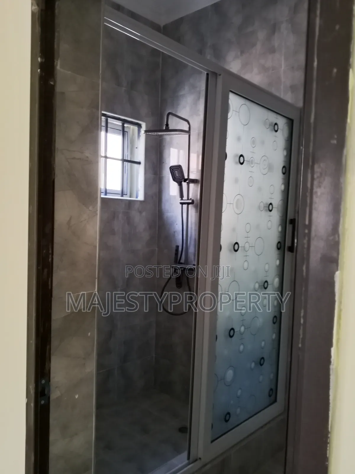 4bdrm Duplex in Shell Signboard, Spintex for rent