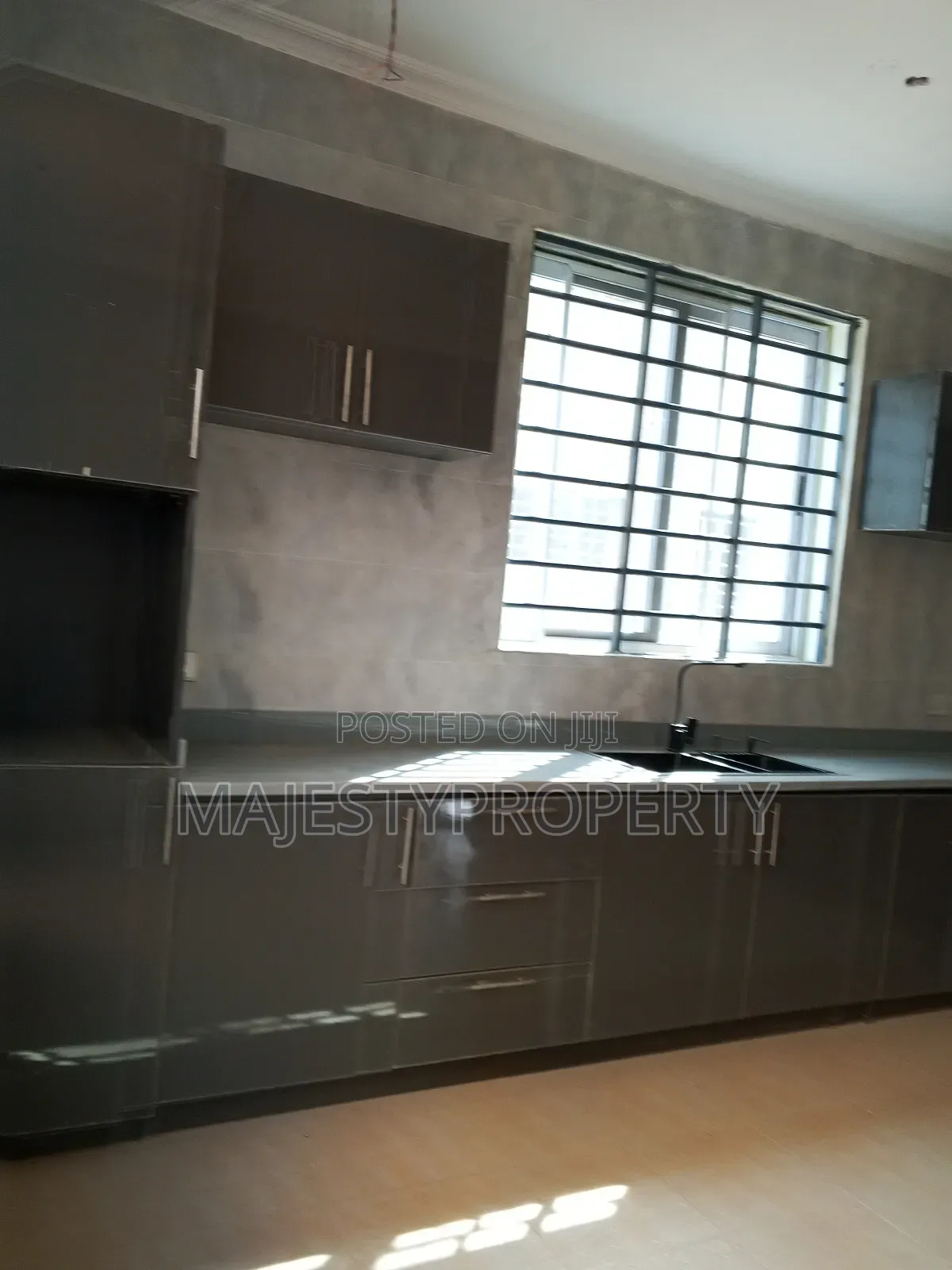4bdrm Duplex in Shell Signboard, Spintex for rent