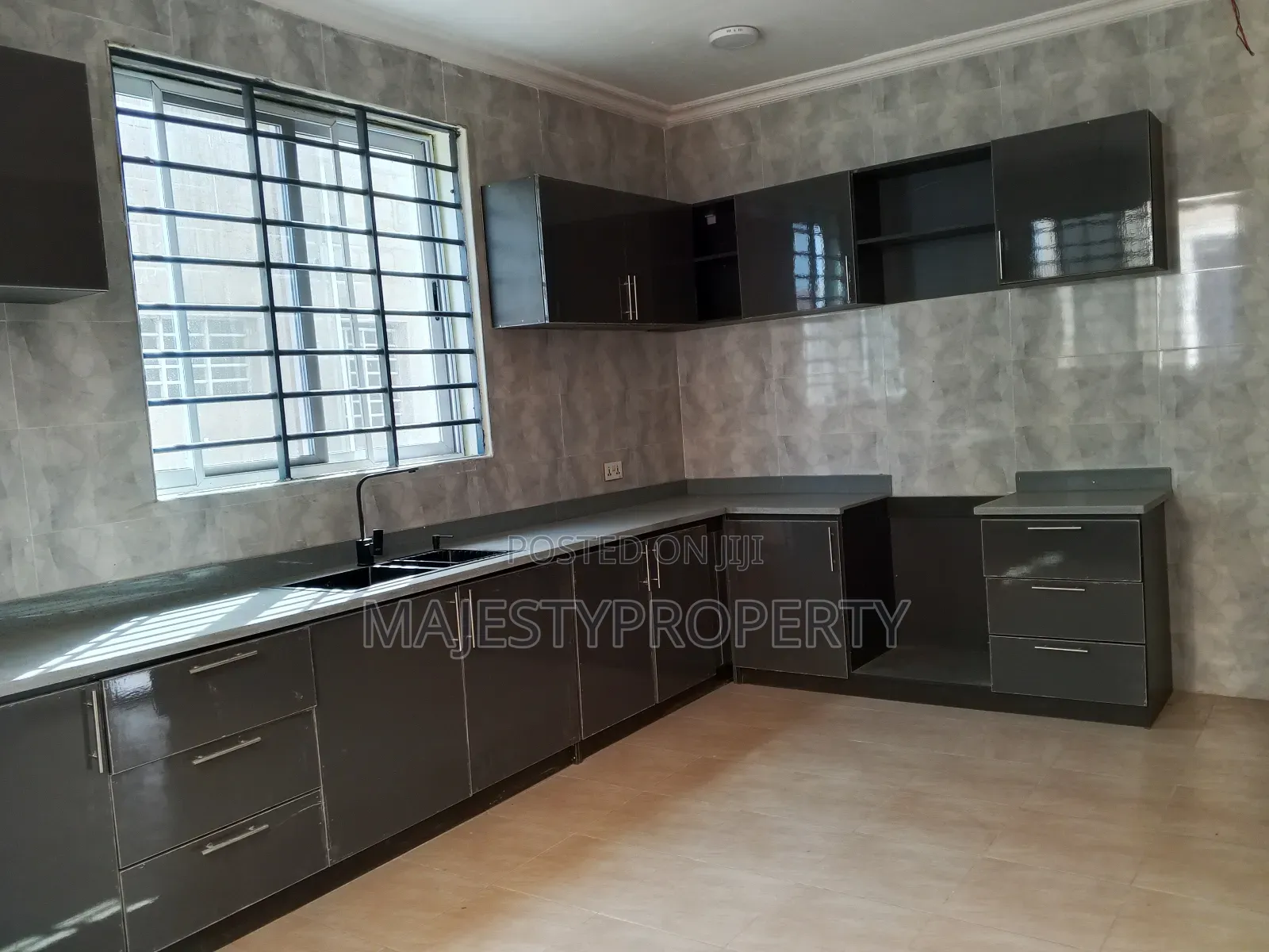 4bdrm Duplex in Shell Signboard, Spintex for rent