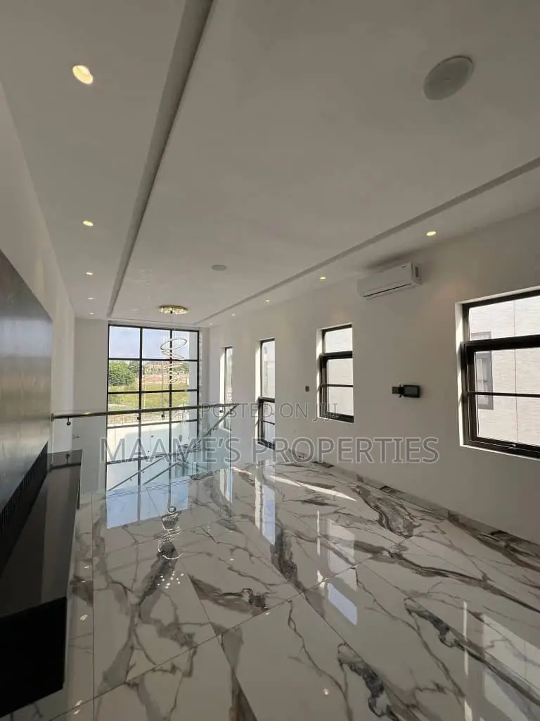 4bdrm Duplex in East Legon for sale