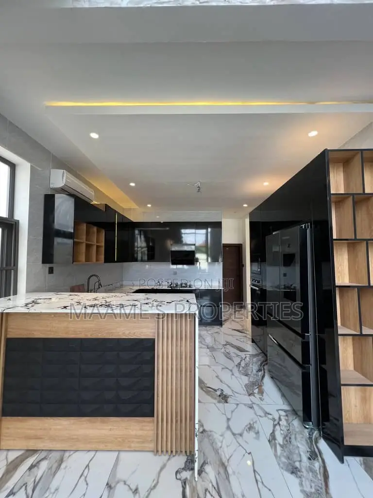 4bdrm Duplex in East Legon for sale