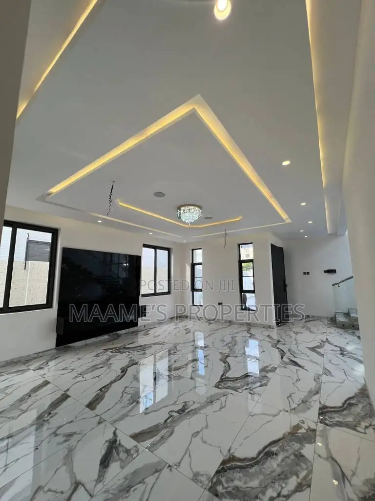 4bdrm Duplex in East Legon for sale