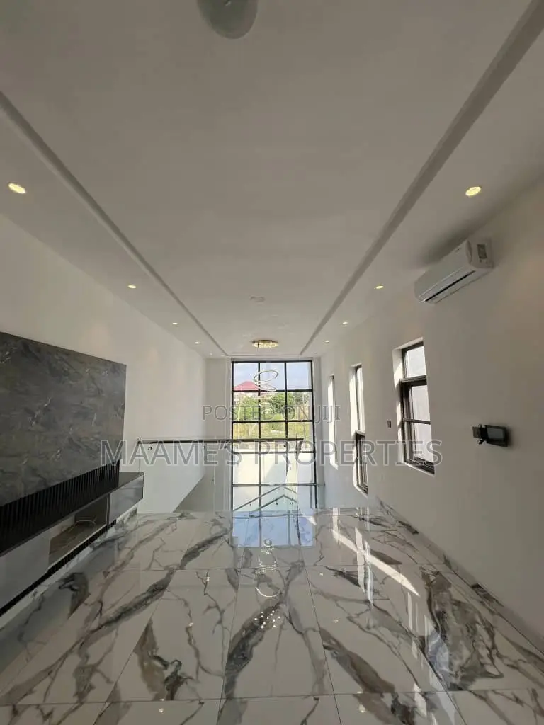 4bdrm Duplex in East Legon for sale