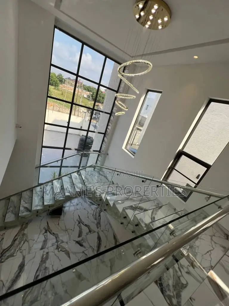 4bdrm Duplex in East Legon for sale