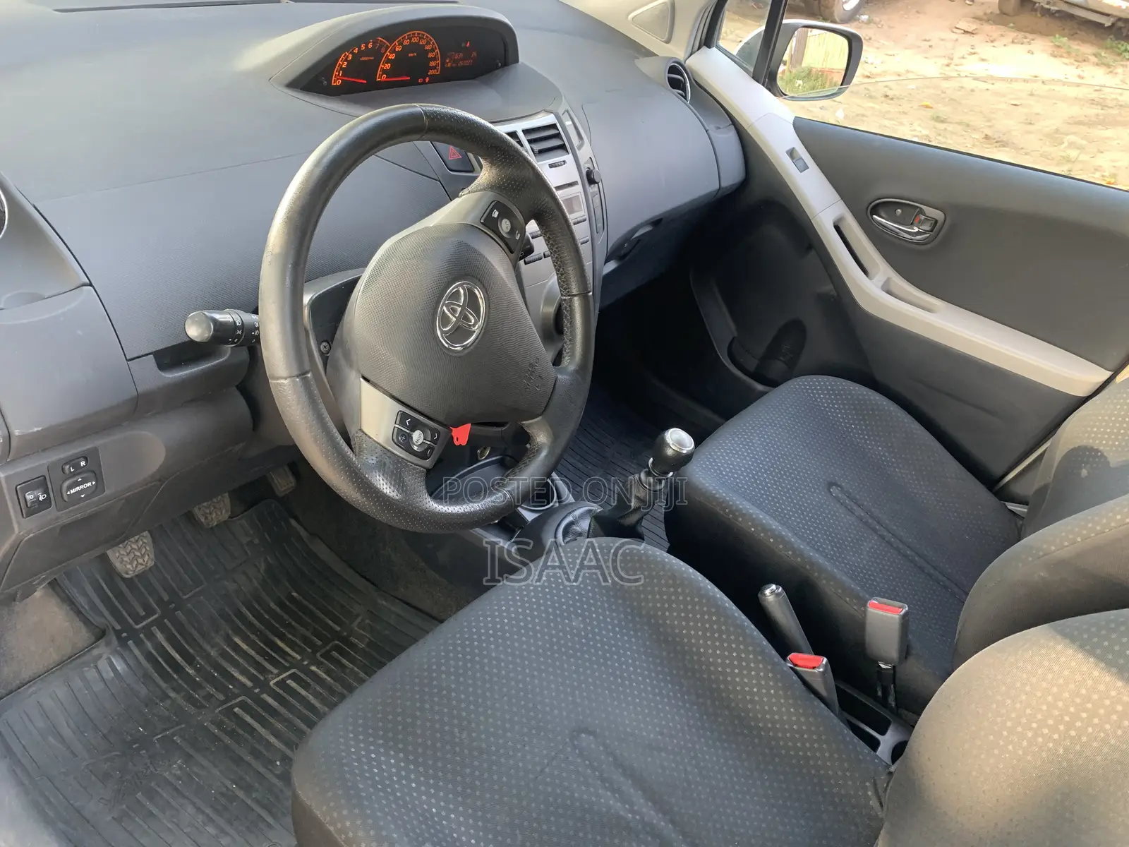 Toyota Vitz 2012 Red