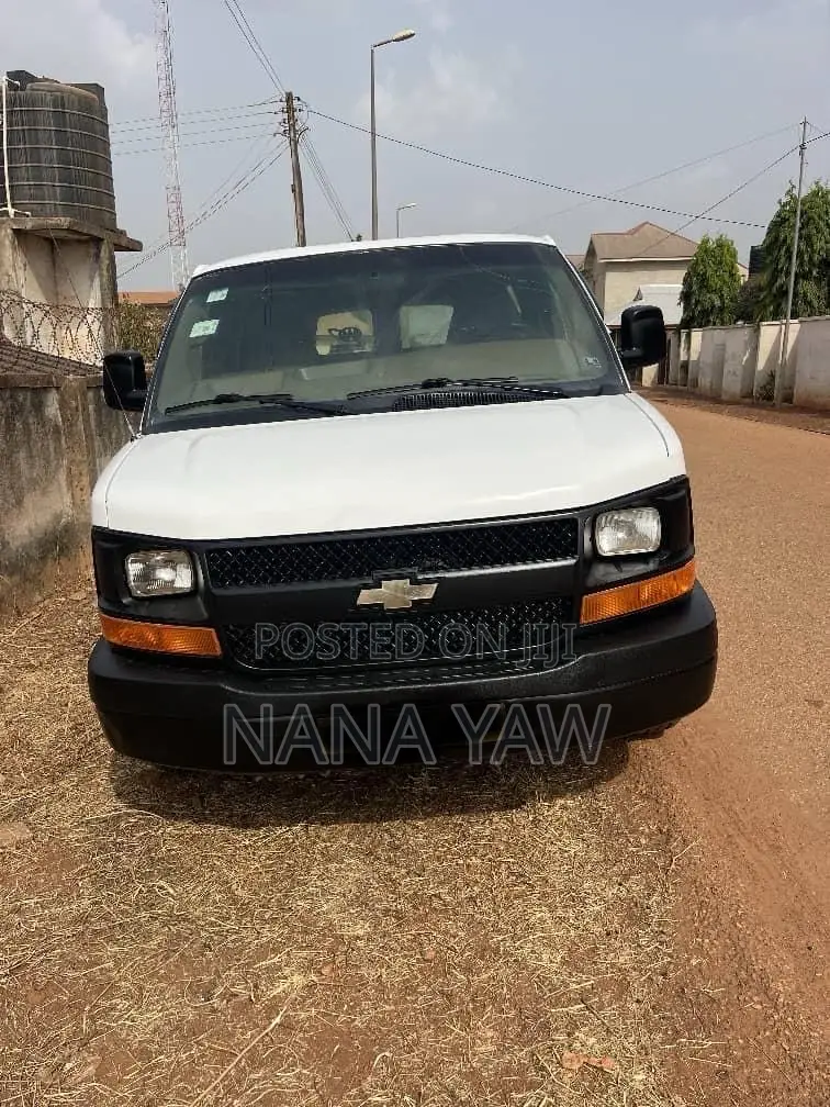 Chevrolet Shcool Bus 2010 White