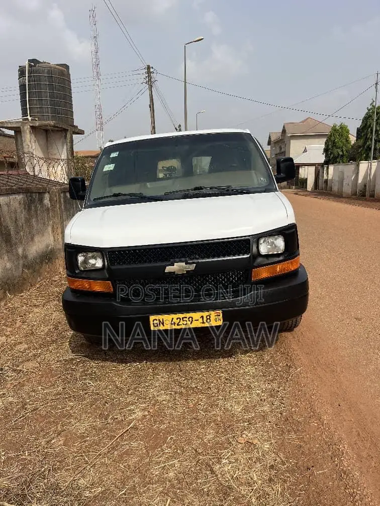 Chevrolet Shcool Bus 2010 White