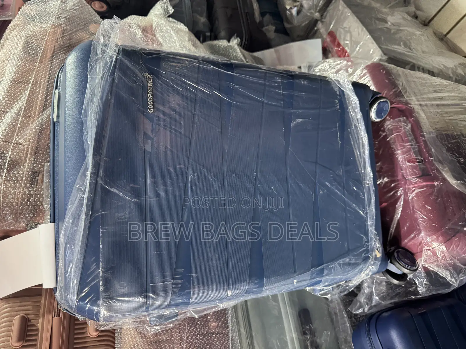 Quality Jony Medium Size 24 Inches Unbreakable Traveling Bag