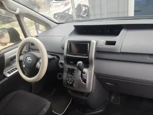 Toyota Voxy 2010 Gray