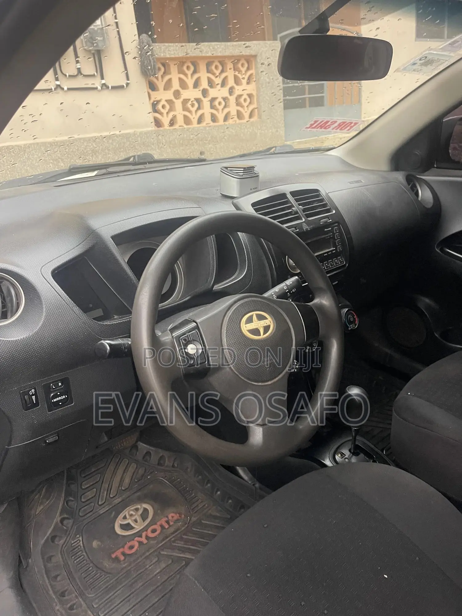 Scion xD Base 2010 White