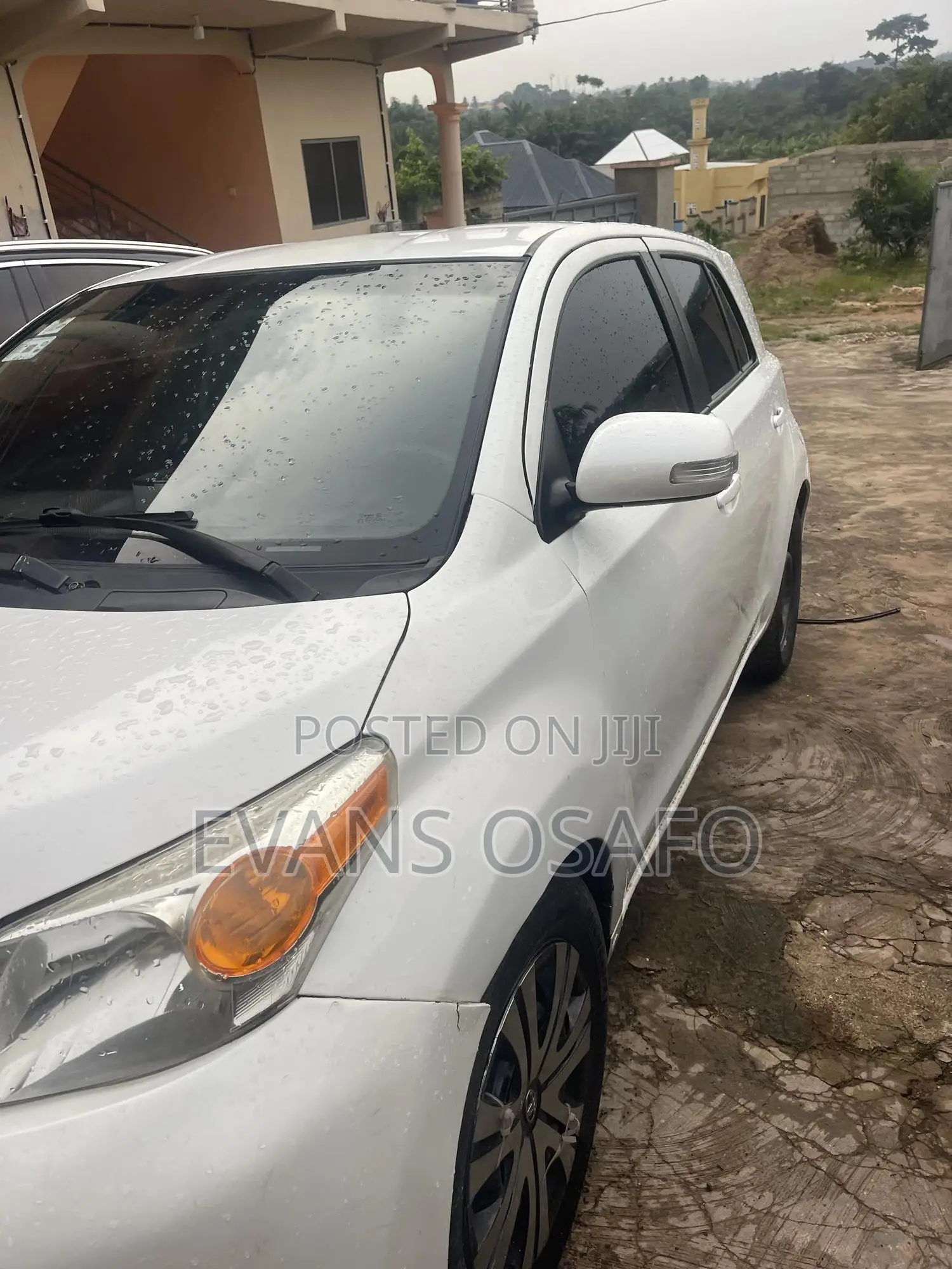 Scion xD Base 2010 White