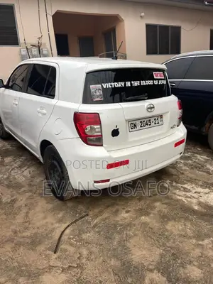 Scion xD Base 2010 White