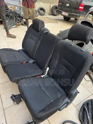 Toyota Voxy Middle Seats