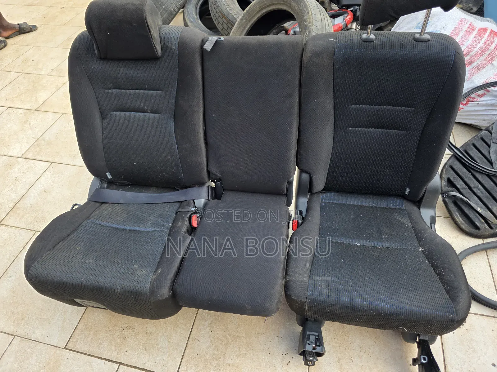 Toyota Voxy Middle Seats