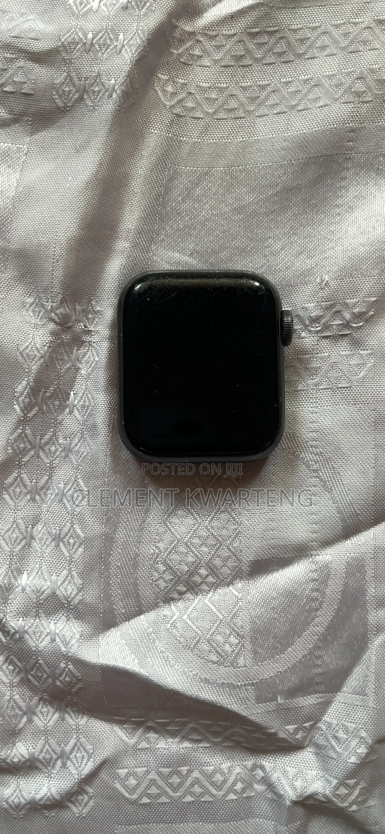 Apple Watch Series 5 40mm (Locked Icloud)