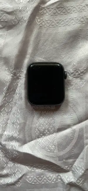 Apple Watch Series 5 40mm (Locked Icloud)