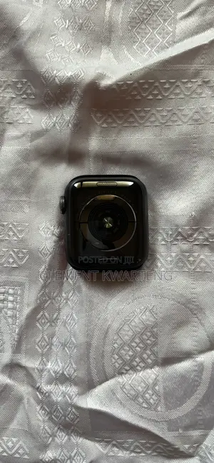 Apple Watch Series 5 40mm (Locked Icloud)