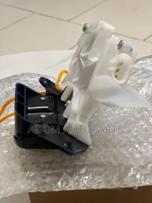 Toyota Land Cruiser Landcruiser L300 Boot Lock