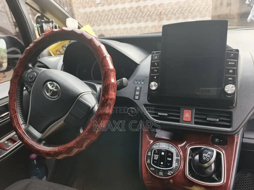 Toyota Voxy 2015 Black