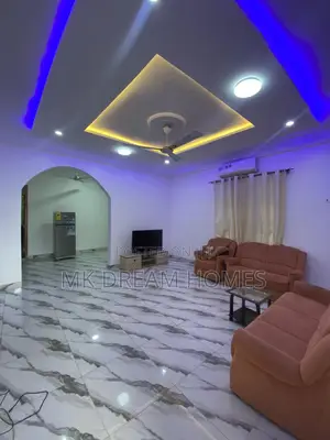 5bdrm House in Lake Side Estate for sale