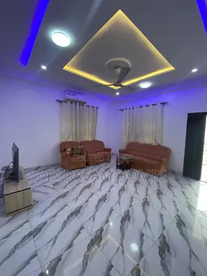 5bdrm House in Lake Side Estate for sale