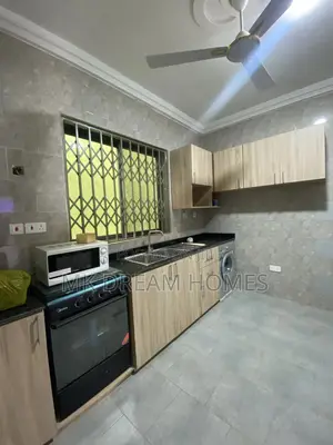 5bdrm House in Lake Side Estate for sale