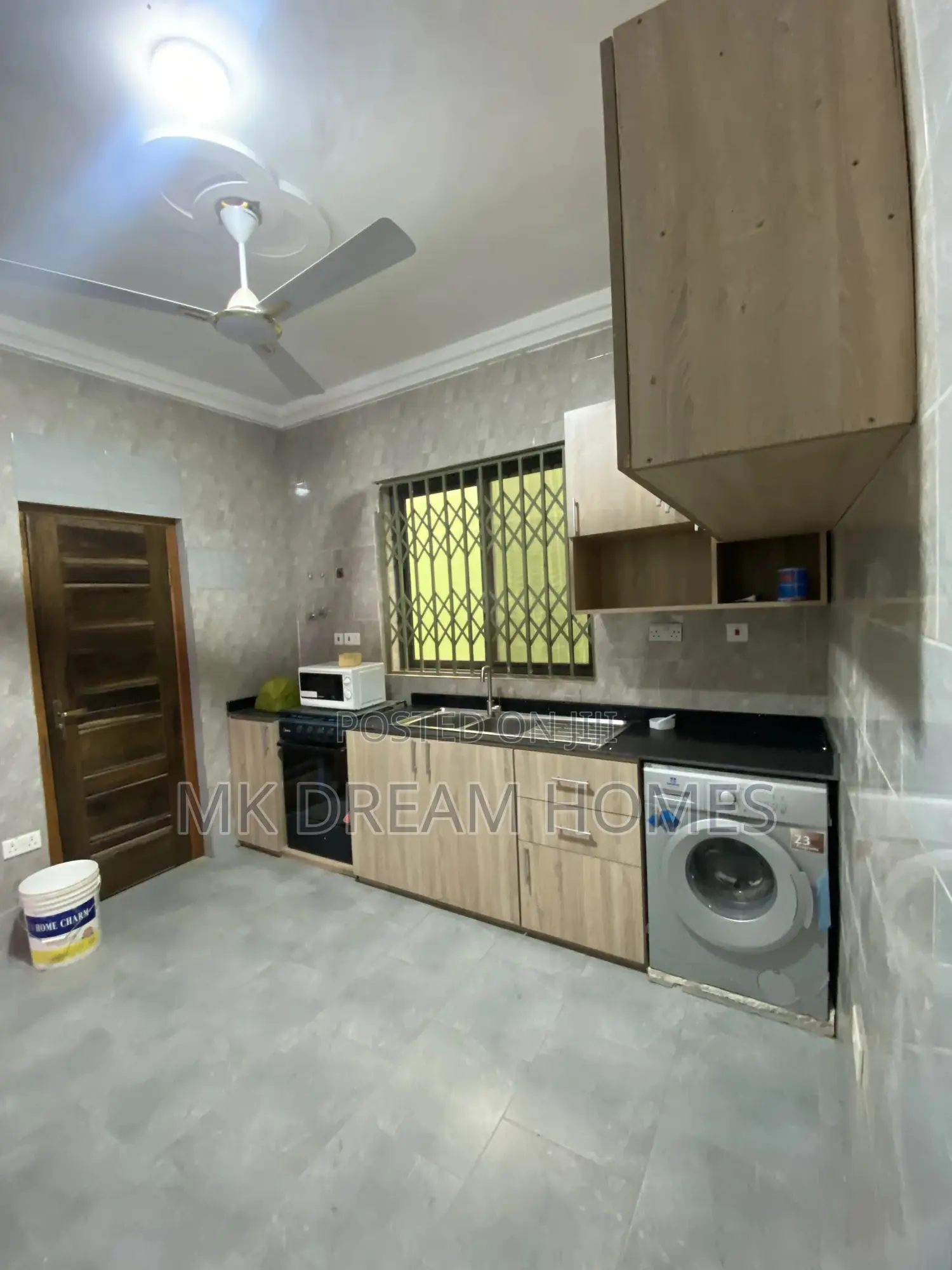 5bdrm House in Lake Side Estate for sale