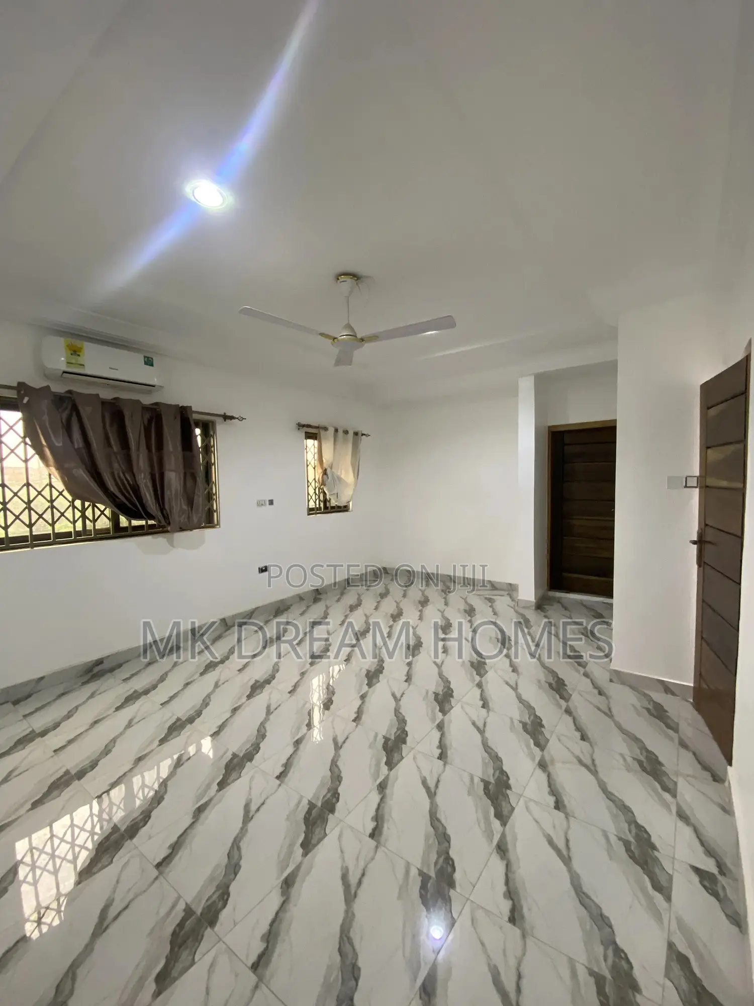 5bdrm House in Lake Side Estate for sale