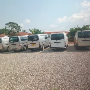 Nissan Caravan (Urvan) 2017 Silver