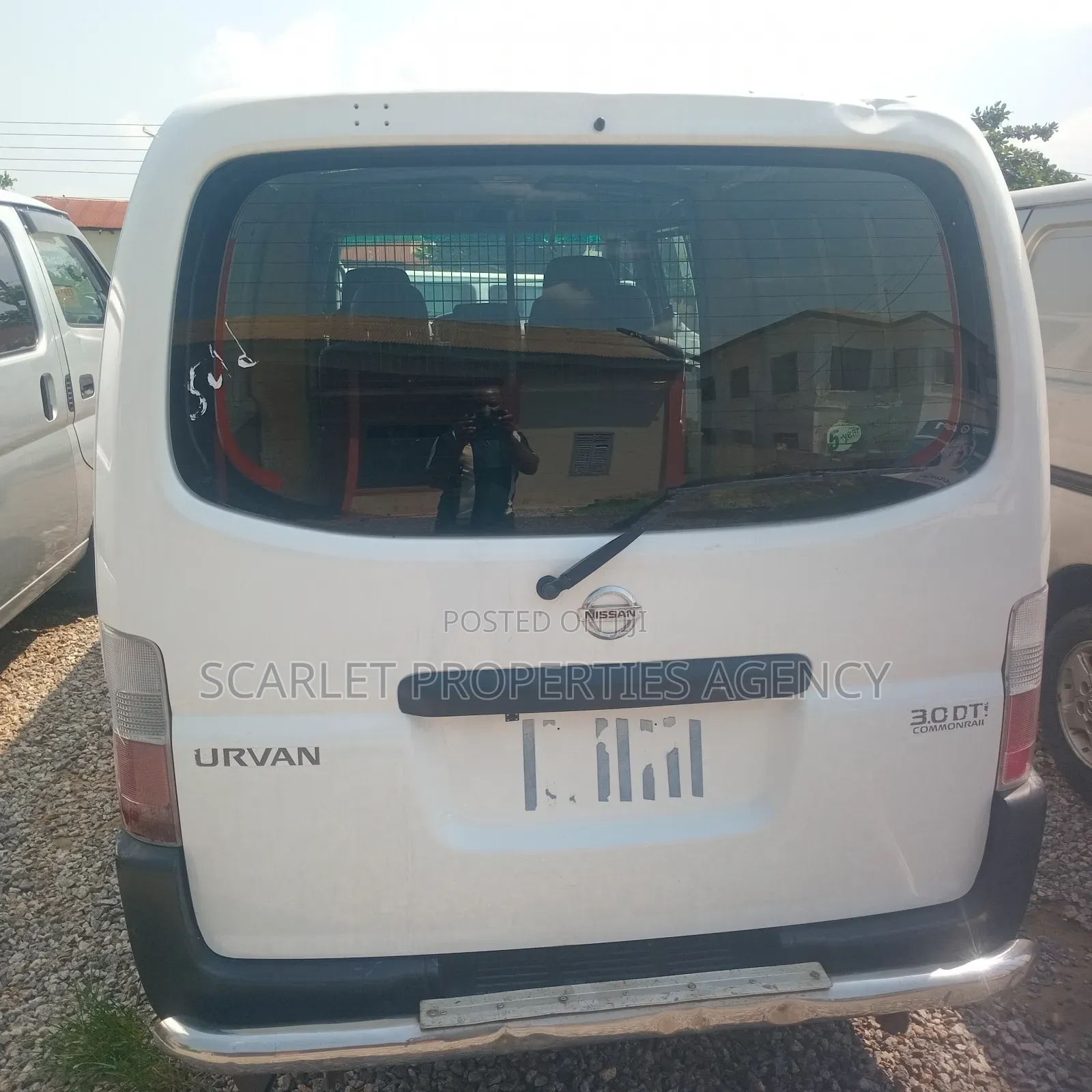 Nissan Caravan (Urvan) 2017 Silver