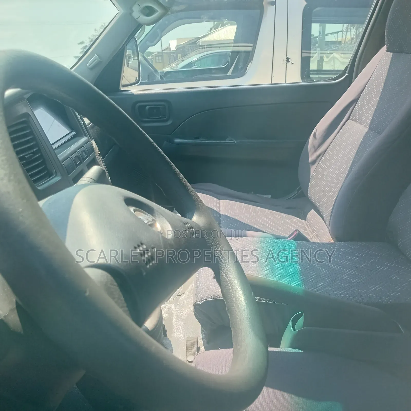 Nissan Caravan (Urvan) 2017 Silver