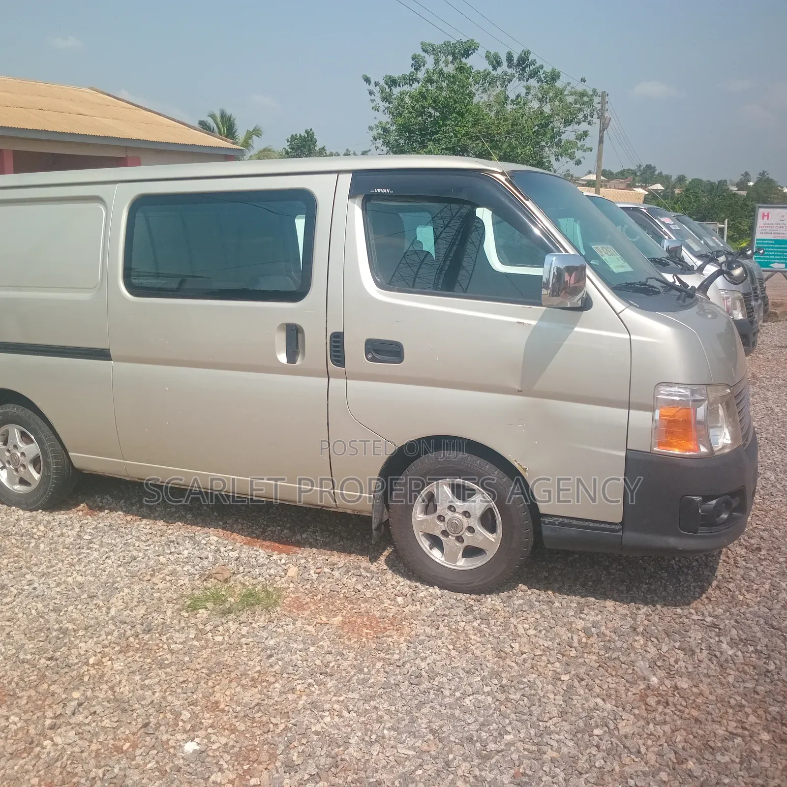Nissan Caravan (Urvan) 2017 Silver