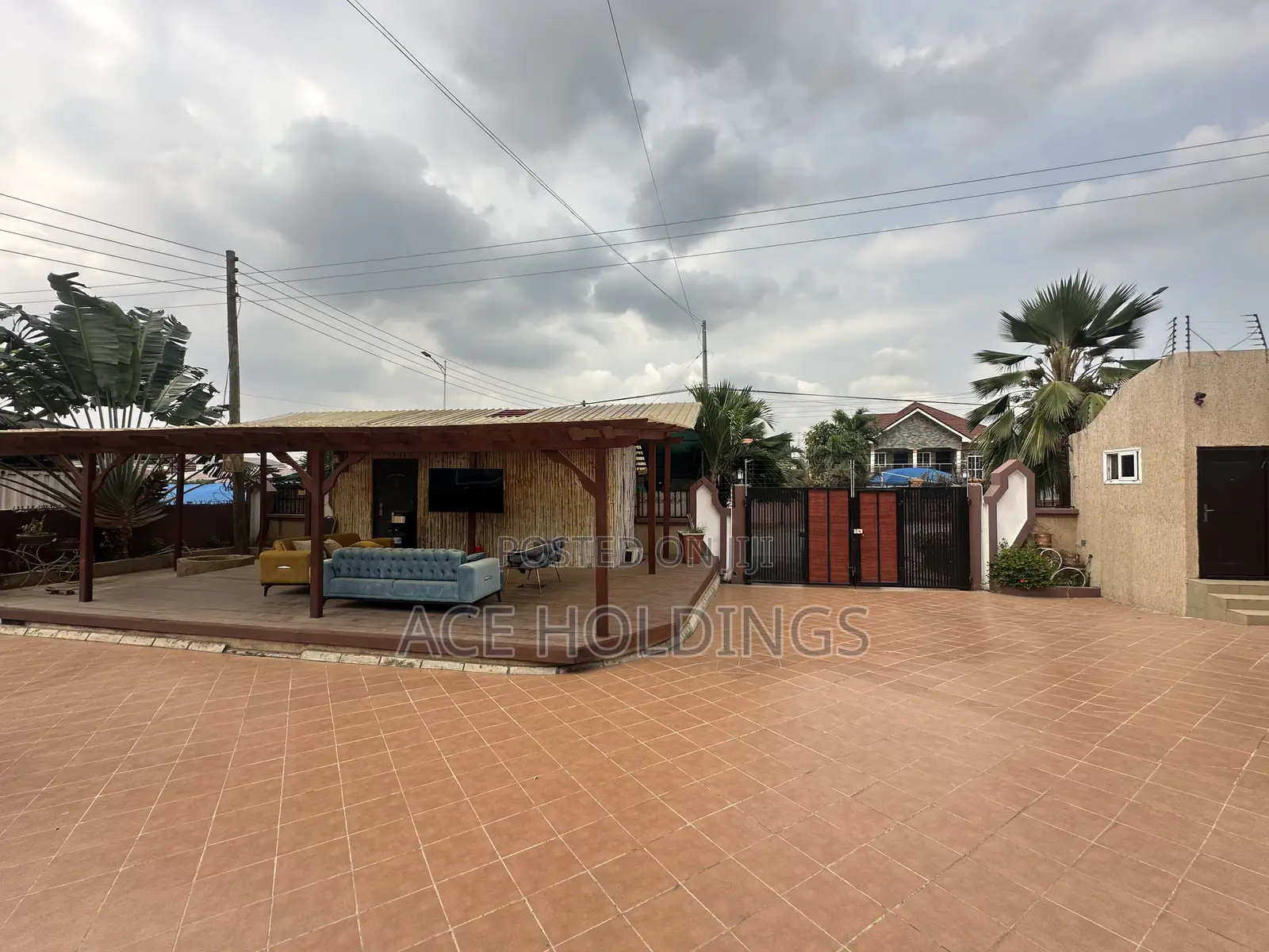 5bdrm Mansion in East Legon for rent