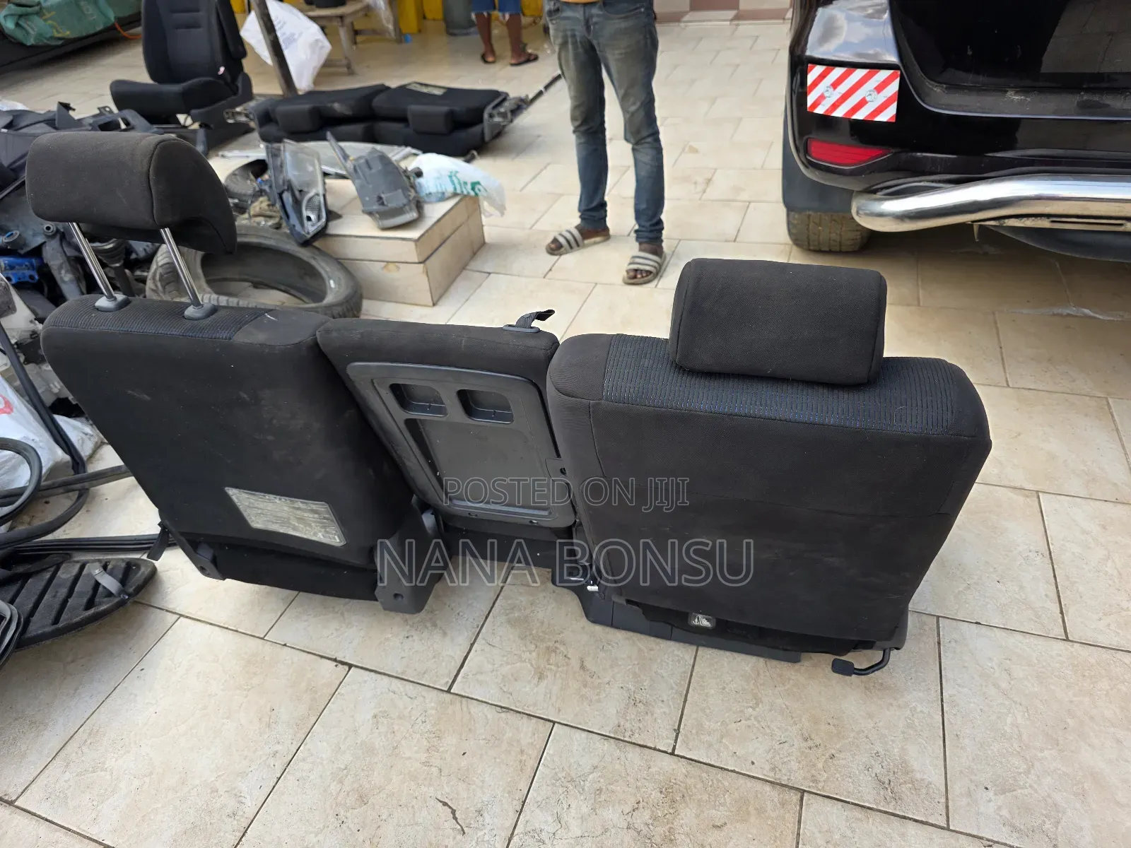 Toyota Voxy Middle Seats