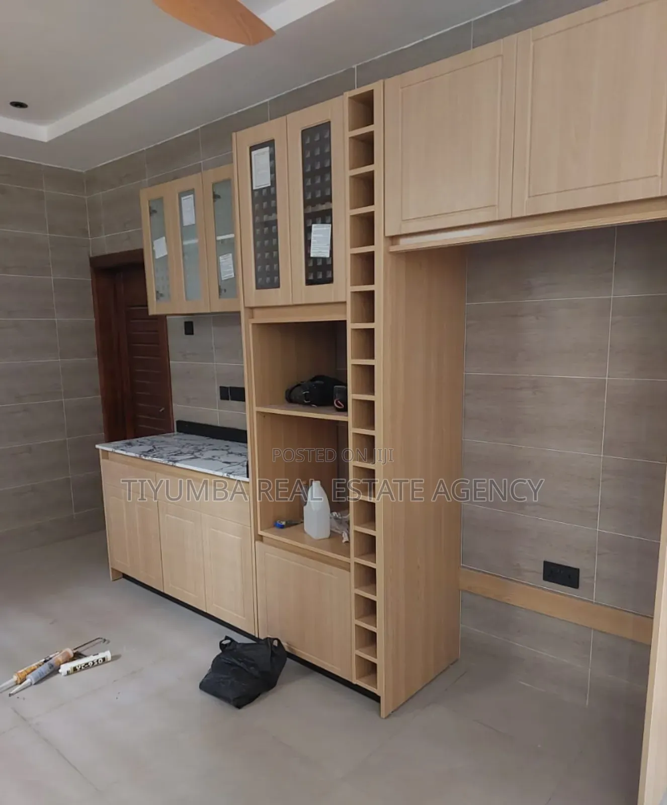 5bdrm House in Tiyumba Real Estate, The Mall for rent