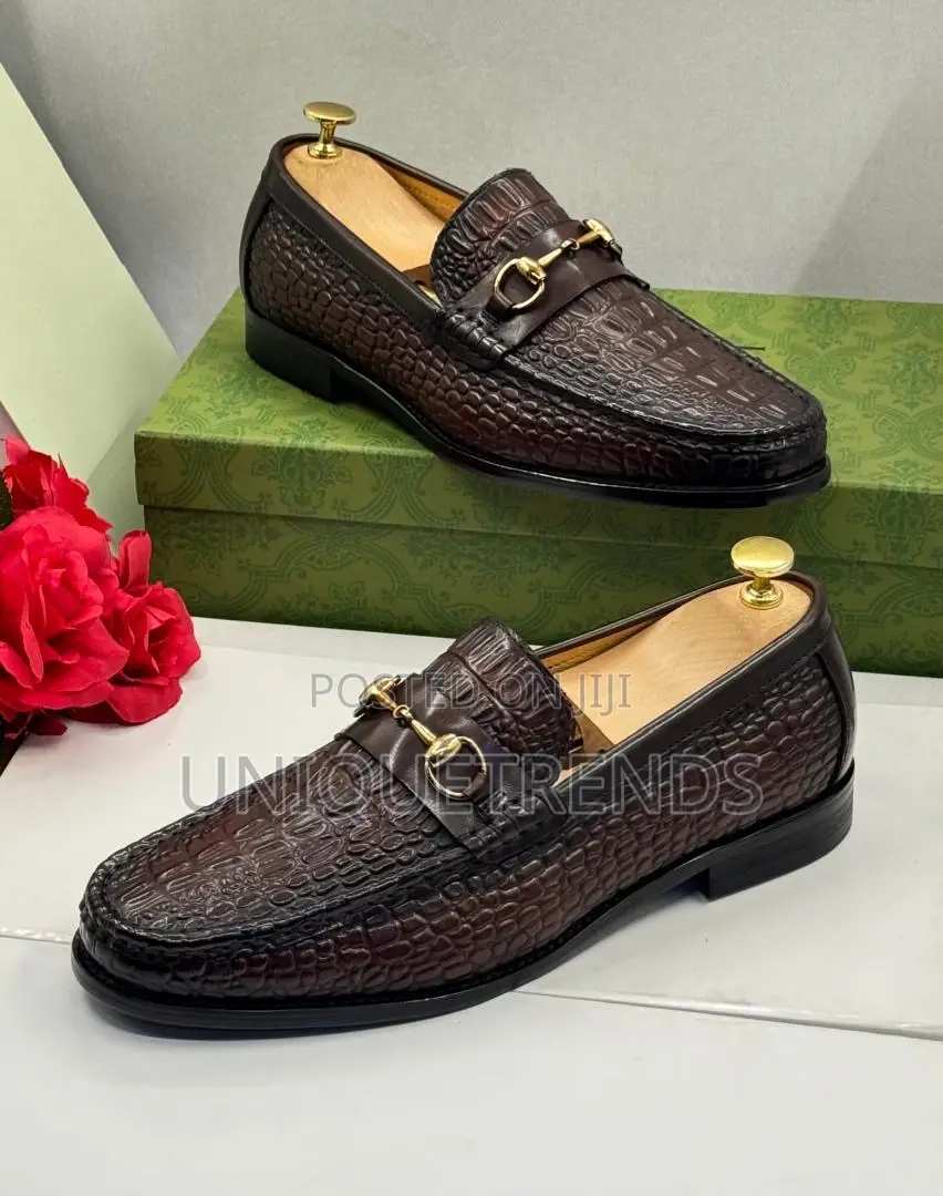 Gucci Crocodile Pattern Leather Loafers ( Black Coffee)