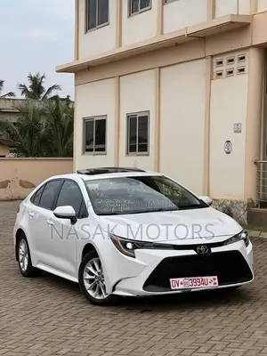 Toyota Corolla LE 2020 White