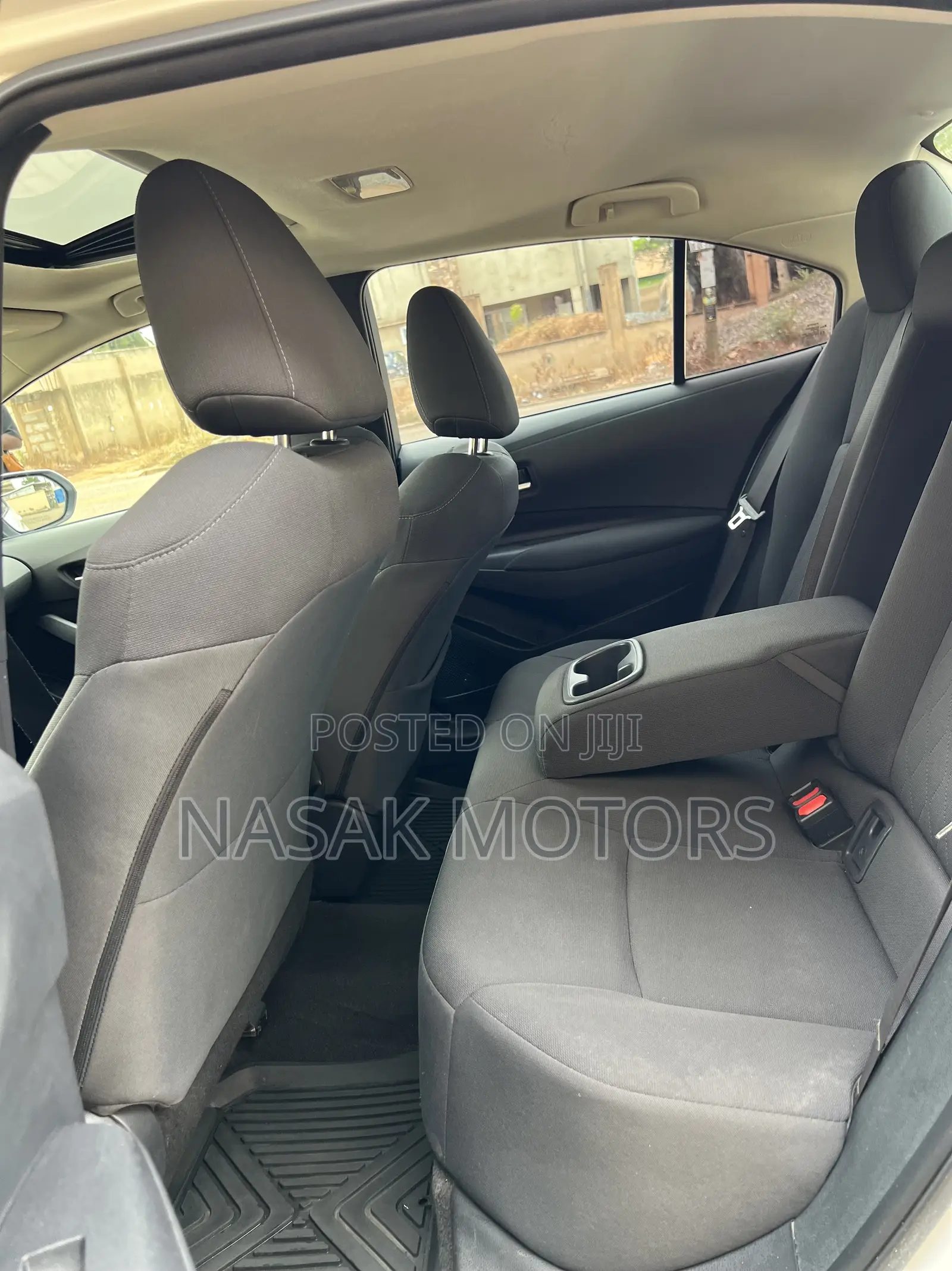 Toyota Corolla LE 2020 White