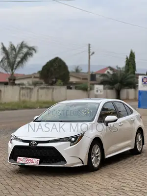 Toyota Corolla LE 2020 White