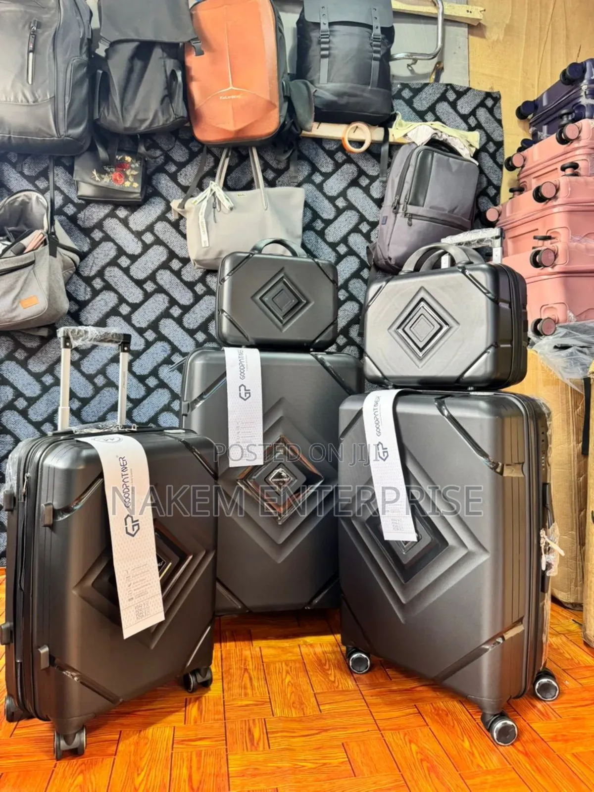 Trolley Dynasty 5in1 Anticrack Travelling Luggage With a 360 Wheels