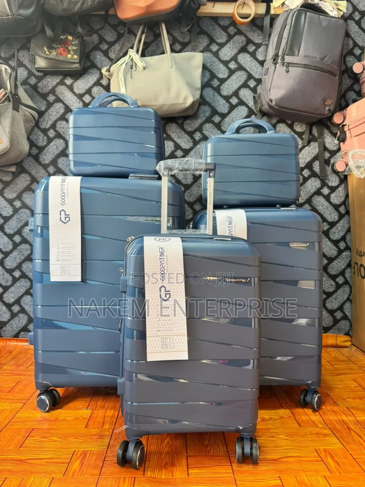 Trolley Dynasty 5in1 Anticrack Travelling Luggage With a 360 Wheels