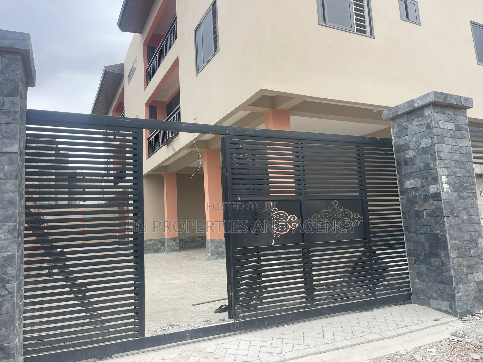 1bdrm Apartment in Lashibi, Sakumono for rent